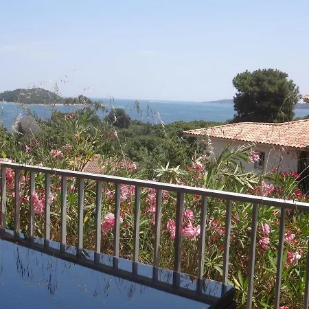 Les Pieds Dans L'eau Holiday home *