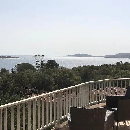 Holiday home Les Pieds Dans L'eau