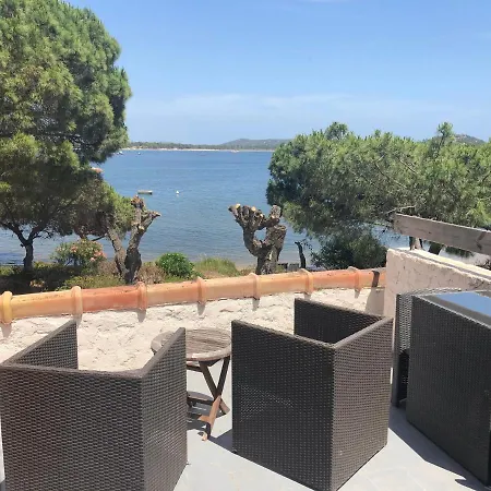 Holiday home Les Pieds Dans L'eau *