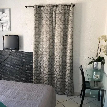 Holiday home Les Pieds Dans L'eau Porto-Vecchio (Corsica)