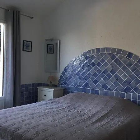 Les Pieds Dans L'eau