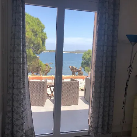 Vakantiehuis Les Pieds Dans L'eau Porto-Vecchio (Corsica)