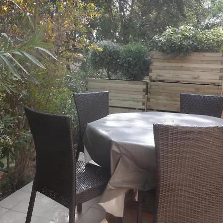 Vakantiehuis Les Pieds Dans L'eau Porto-Vecchio (Corsica)