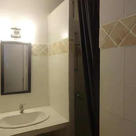 Holiday home Les Pieds Dans L'eau *