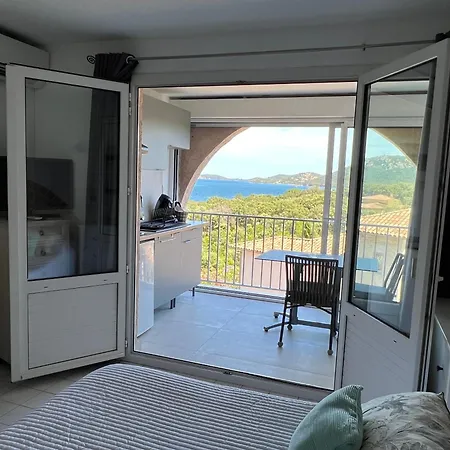 Vakantiehuis Les Pieds Dans L'eau Porto-Vecchio (Corsica)