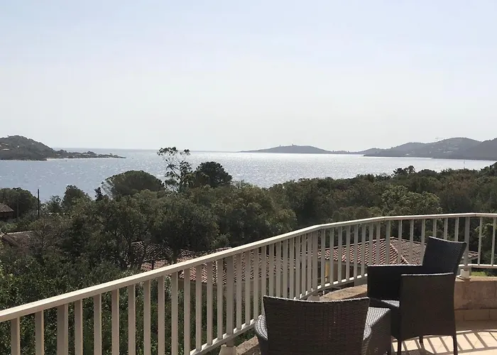 Holiday home Les Pieds Dans L'eau