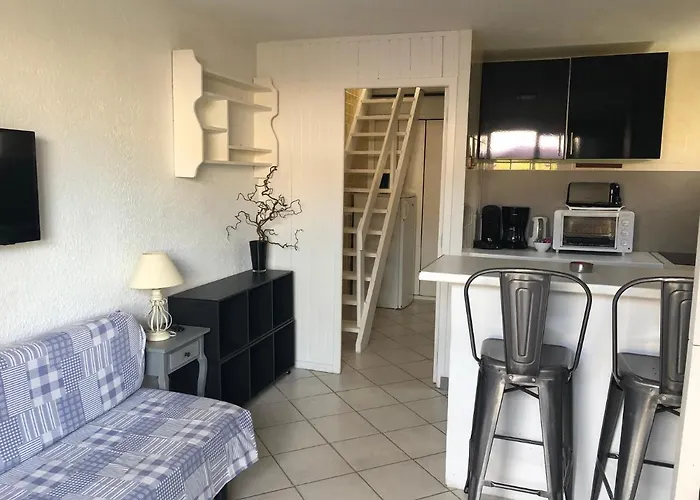 Holiday home Les Pieds Dans L'eau