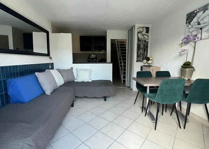 Les Pieds Dans L'eau Holiday home *